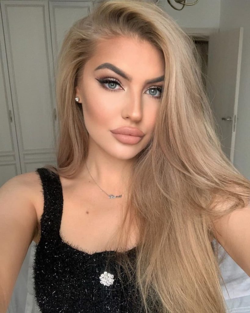 Ночной эскорт от София работает в Питере