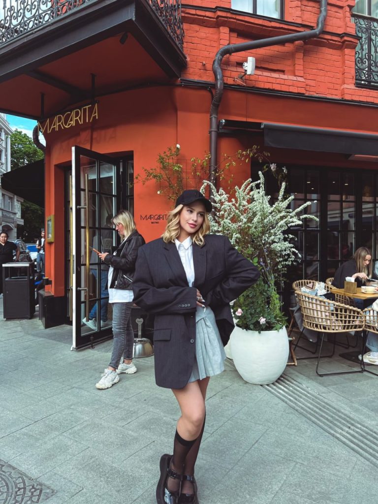 Ночной эскорт от Амелия работает в Питере