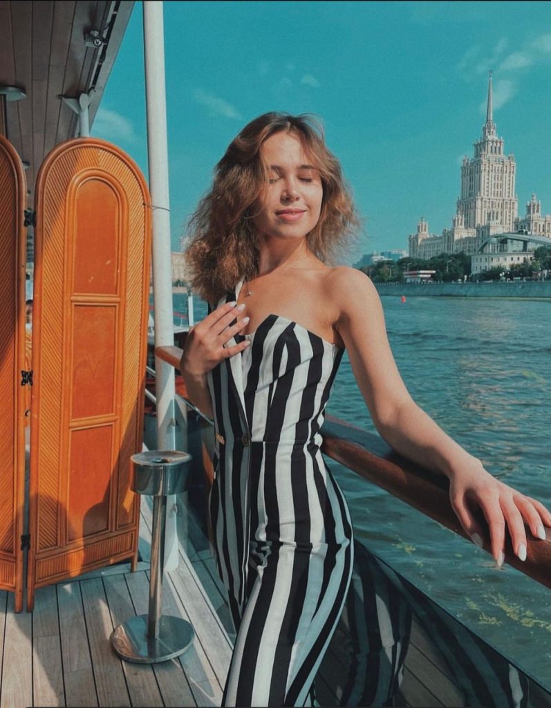 Ночной эскорт от Лолита в Питере