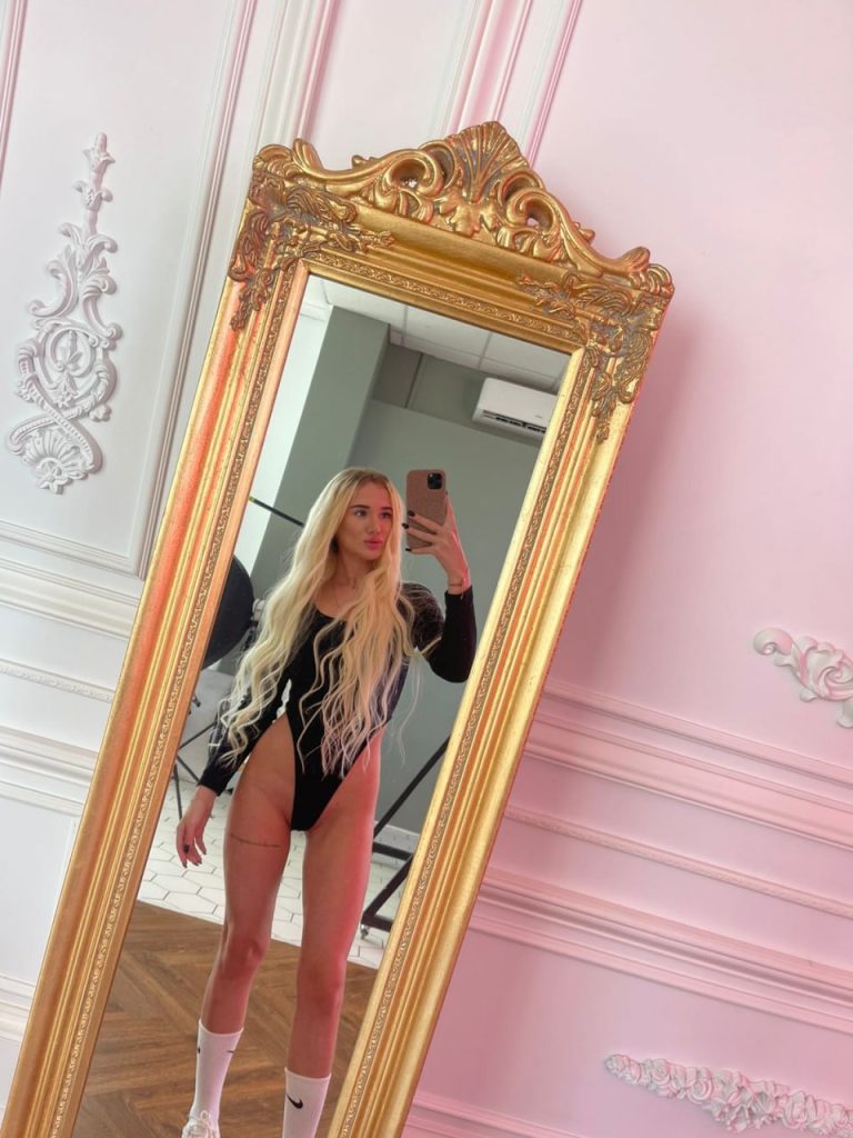 вип эскорт от  Юля работает в Питере