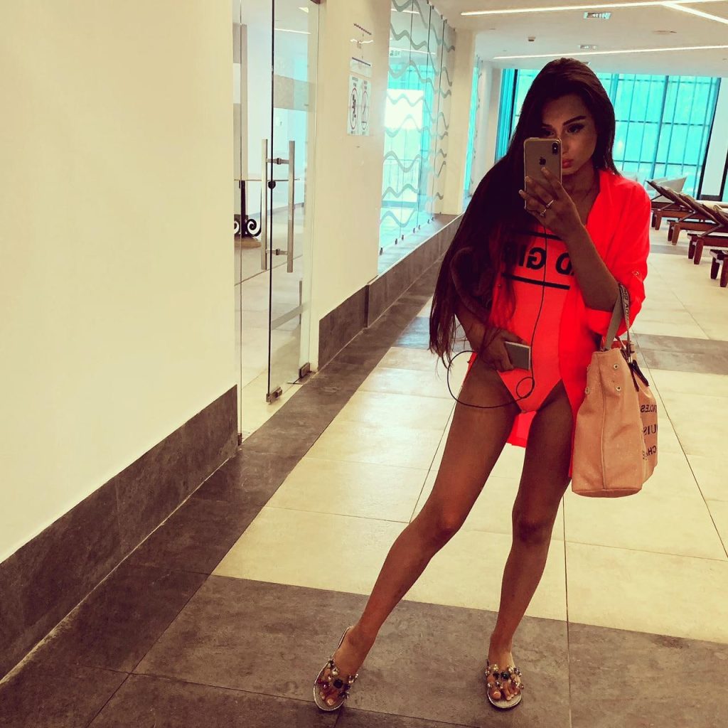 Лучшие эскорт услуги от Камила в Питере