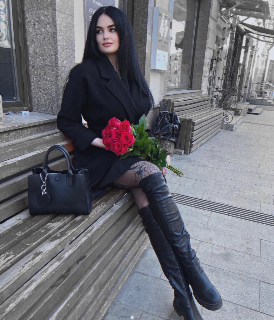 Лучшие эскорт услуги от Зарина работает в Питере